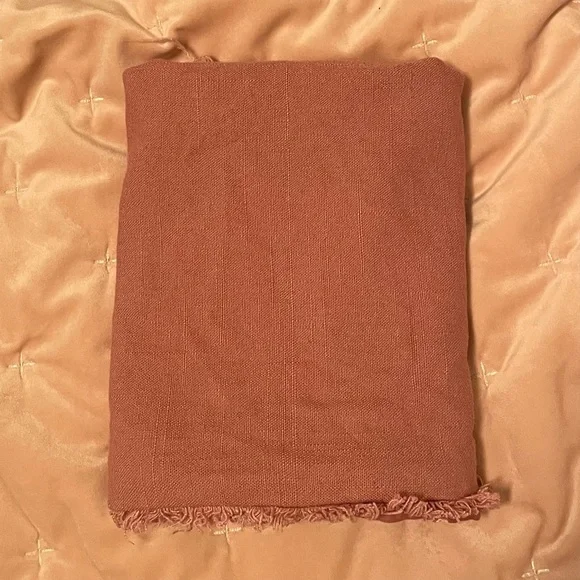 Casaluna  NWOT 1 Rose  Linen Blend
Pillow Sham Size: King 
NWOT Pillow Shams - Picture 5 of 5